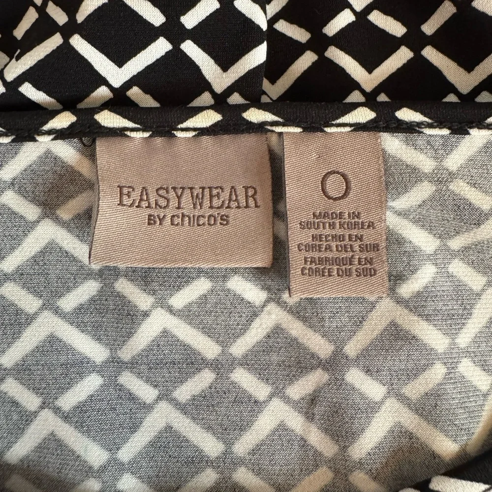 Chico's easywear size‎ 0-small Black and White Patterned cold shoulder Blouse